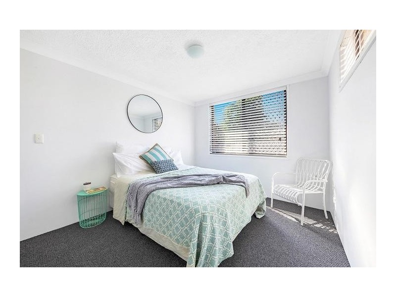 3/4 Christina Court, Mermaid Waters QLD 4218