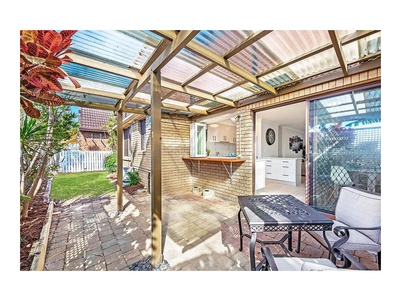 3/4 Christina Court, Mermaid Waters QLD 4218