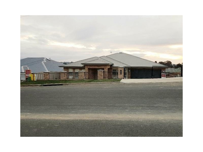 87 Kearneys Drive, Orange NSW 2800