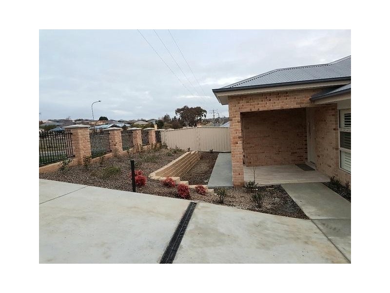 87 Kearneys Drive, Orange NSW 2800