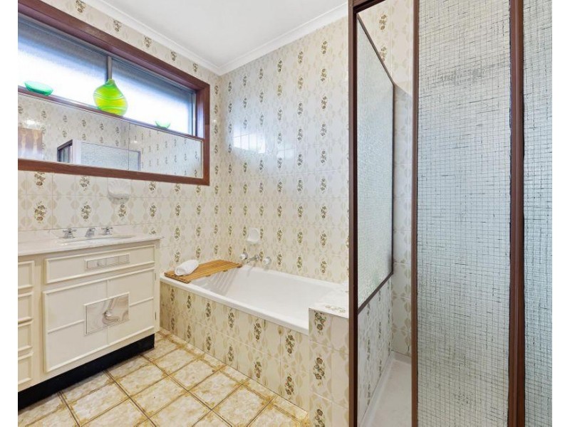 25 Yarmouth Avenue, St Albans VIC 3021