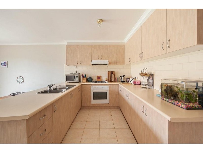 2/17 Toolern Street, Melton VIC 3337