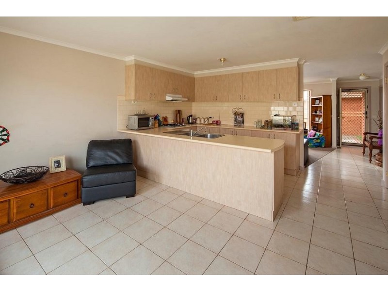 2/17 Toolern Street, Melton VIC 3337