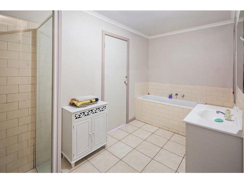 2/17 Toolern Street, Melton VIC 3337