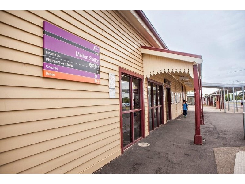 2/17 Toolern Street, Melton VIC 3337