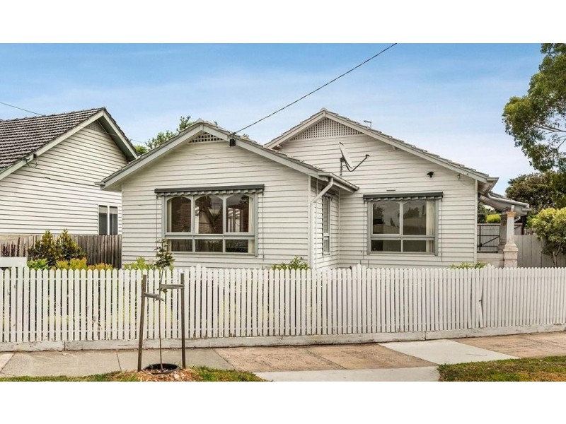 1 Golf Links Avenue, Oakleigh VIC 3166