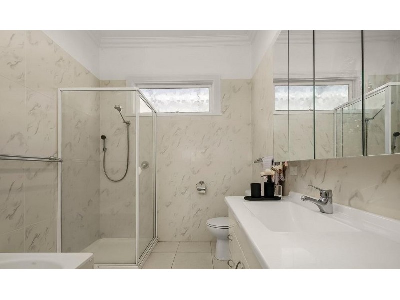 1 Golf Links Avenue, Oakleigh VIC 3166