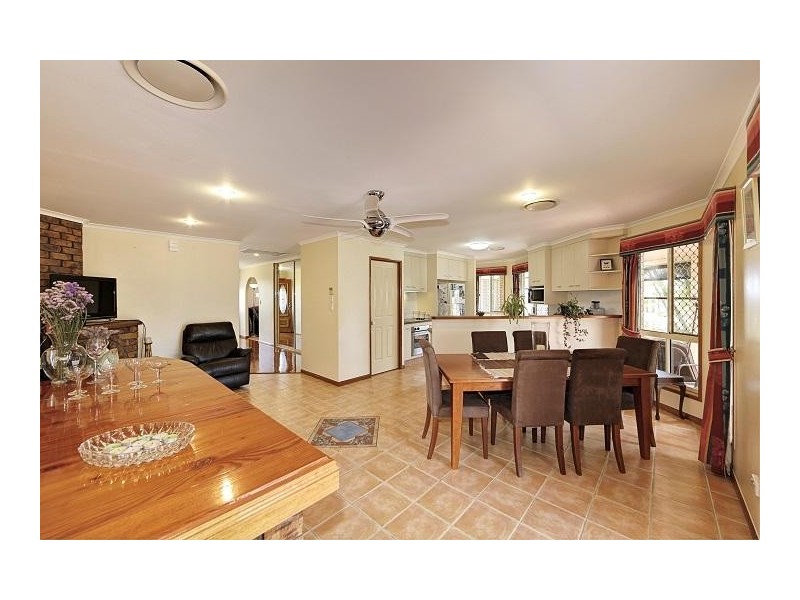 12 Tropicana Drive, Avoca QLD 4670