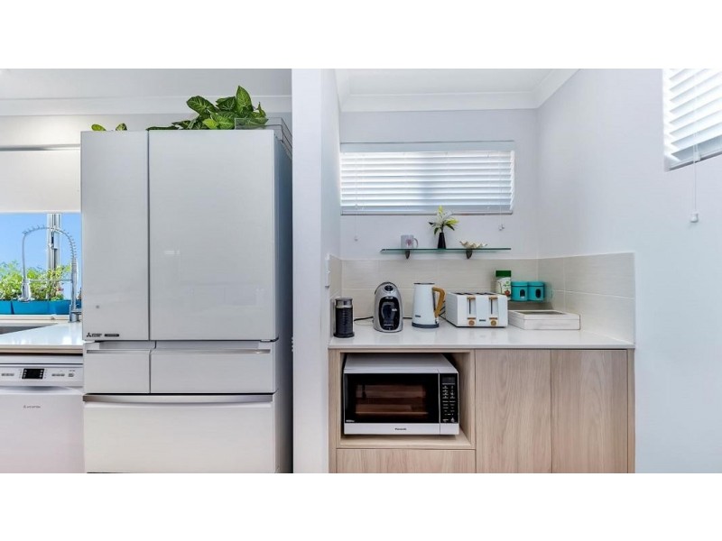 32 Acerosa Boulevard, Halls Head WA 6210