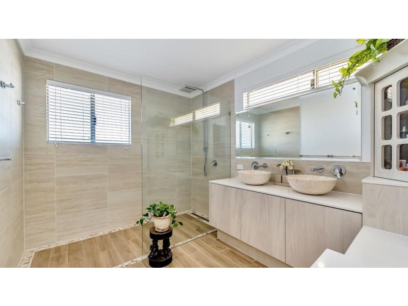 32 Acerosa Boulevard, Halls Head WA 6210