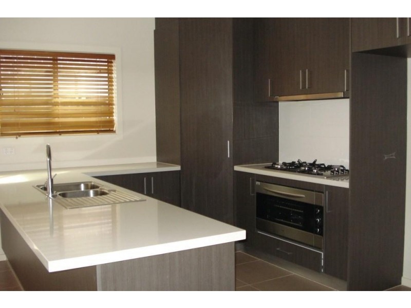 50 Olsen Retreat, Caroline Springs VIC 3023