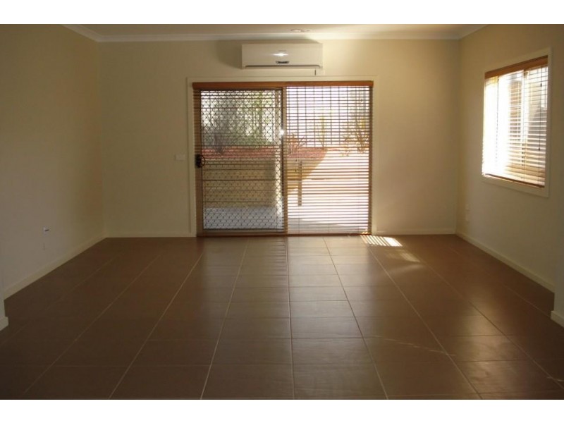 50 Olsen Retreat, Caroline Springs VIC 3023