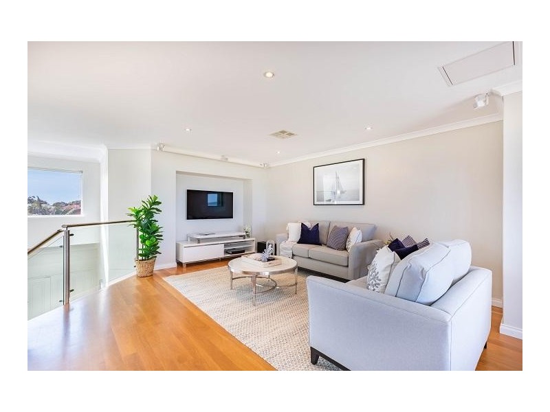 18 Ronsard Drive, San Remo WA 6210