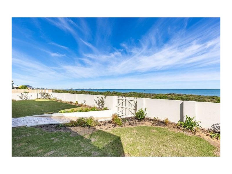 18 Ronsard Drive, San Remo WA 6210