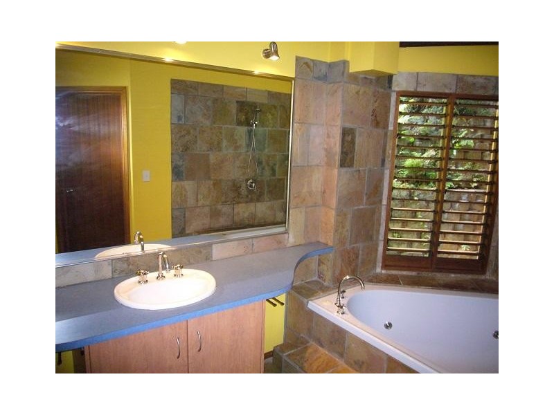 25 Bellevue Crescent, Edge Hill QLD 4870