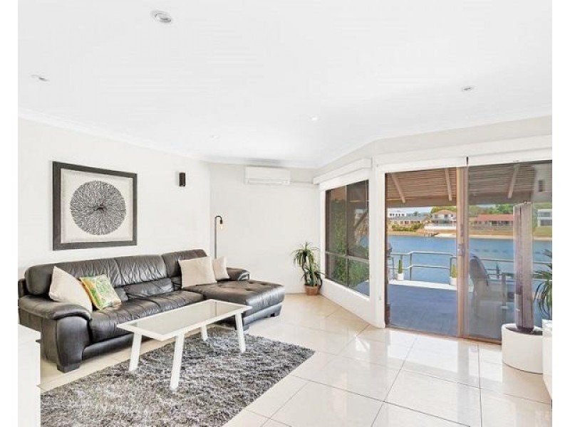 2/14 Aquila Court, Mermaid Waters QLD 4218