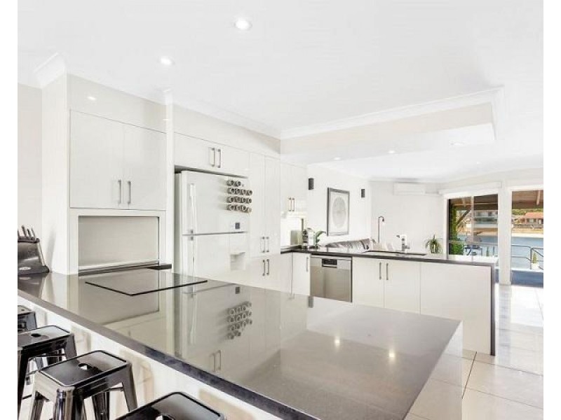 2/14 Aquila Court, Mermaid Waters QLD 4218