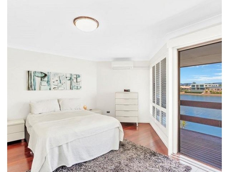 2/14 Aquila Court, Mermaid Waters QLD 4218