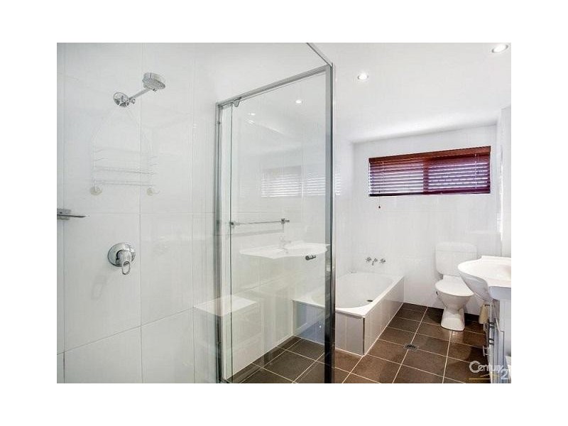 2/17 Sonia Street, Mermaid Waters QLD 4218