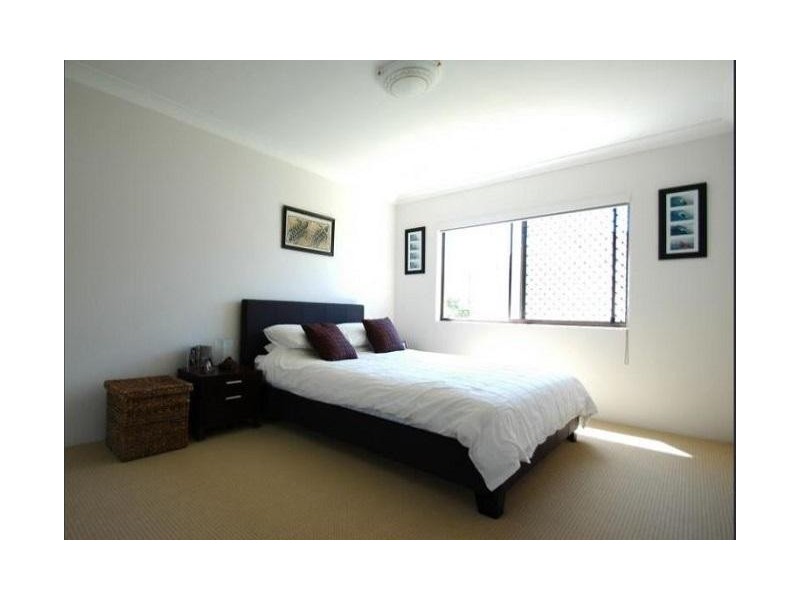 2/17 Sonia Street, Mermaid Waters QLD 4218
