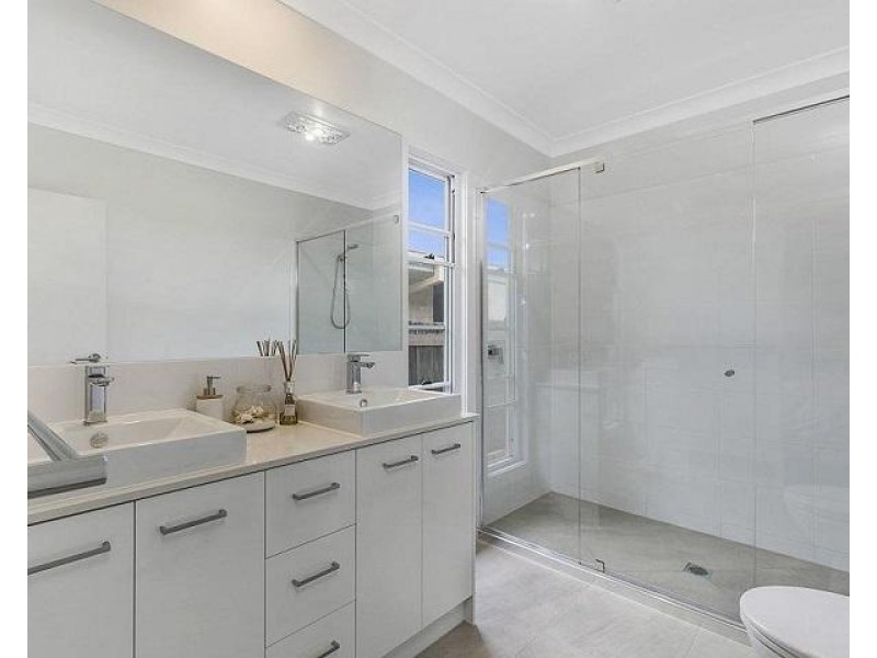 15A Russell Street, Cleveland QLD 4163