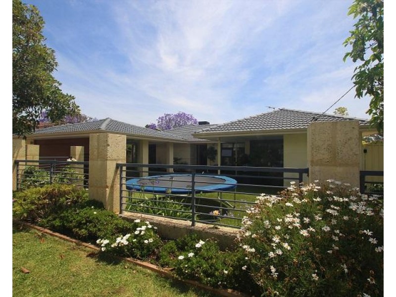 10 Dunster Street, Karrinyup WA 6018
