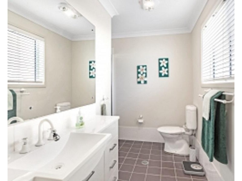 17 Upton Street, Soldiers Point NSW 2317