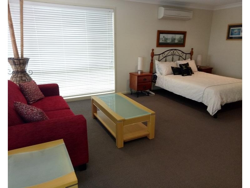 17 Upton Street, Soldiers Point NSW 2317