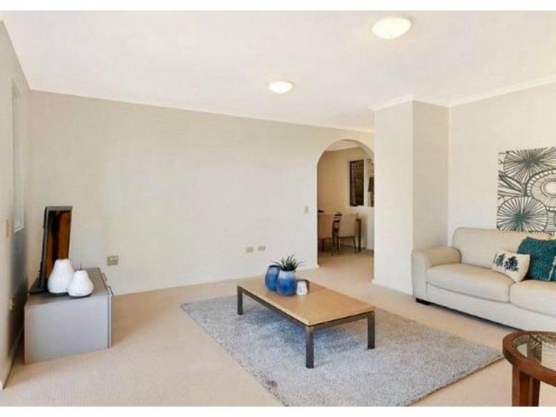 2/10 Minkara Road, Bayview NSW 2104