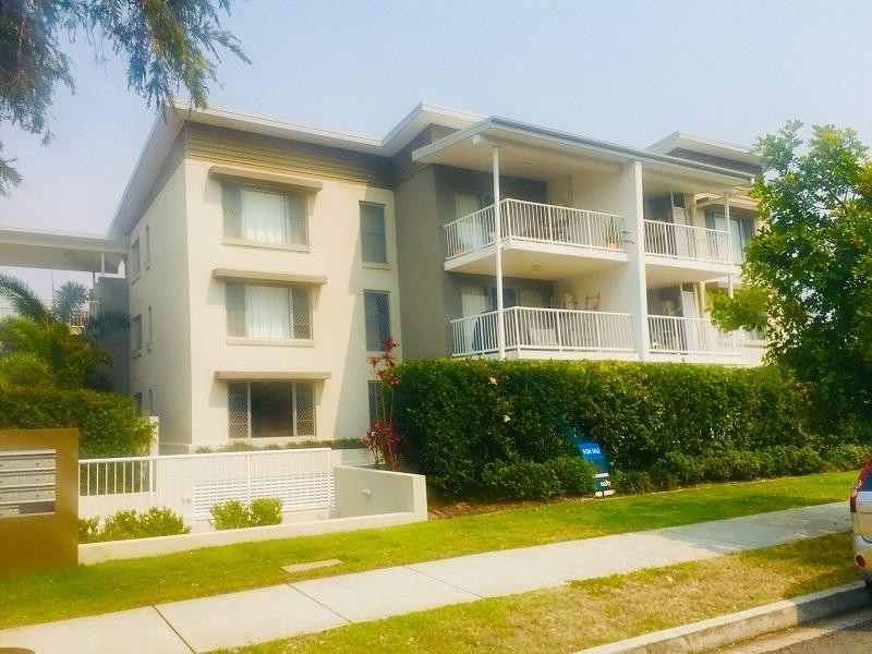 1/8 Ahern Street, Labrador QLD 4215
