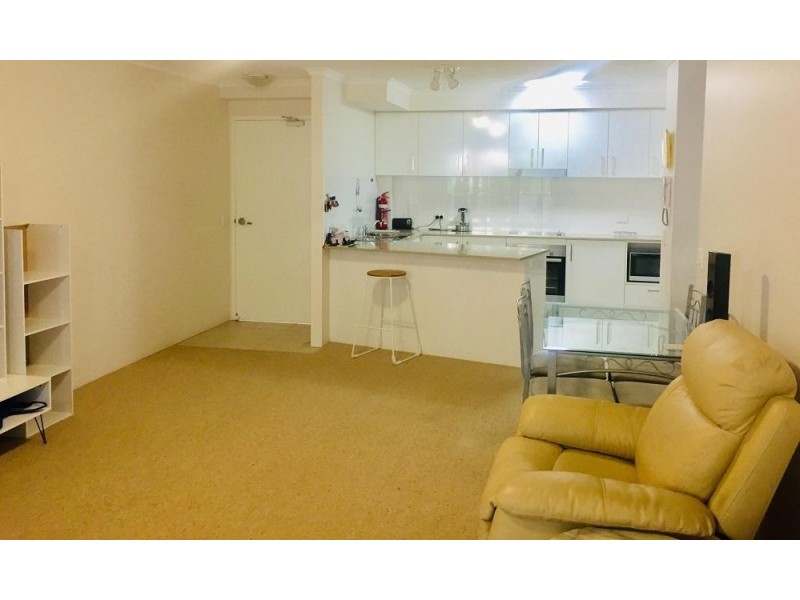 1/8 Ahern Street, Labrador QLD 4215