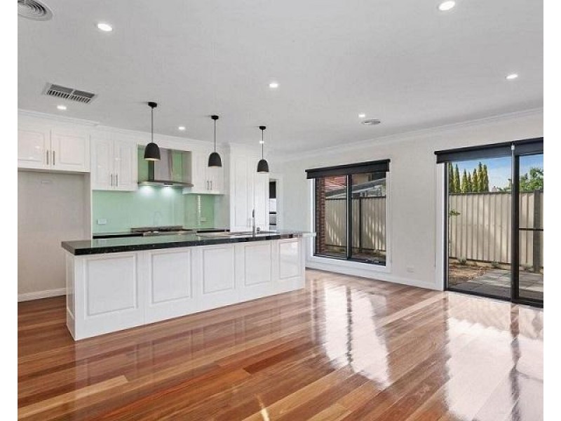 2/8 Barwon Avenue, Reservoir VIC 3073