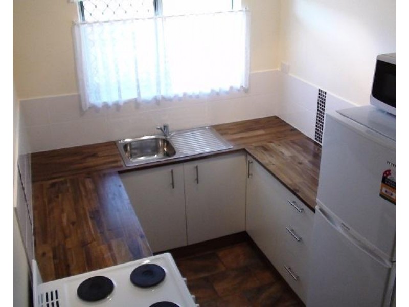 1-4/6 Wenitong Street, West Gladstone QLD 4680