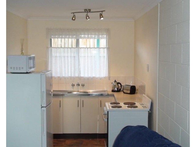 1-4/6 Wenitong Street, West Gladstone QLD 4680