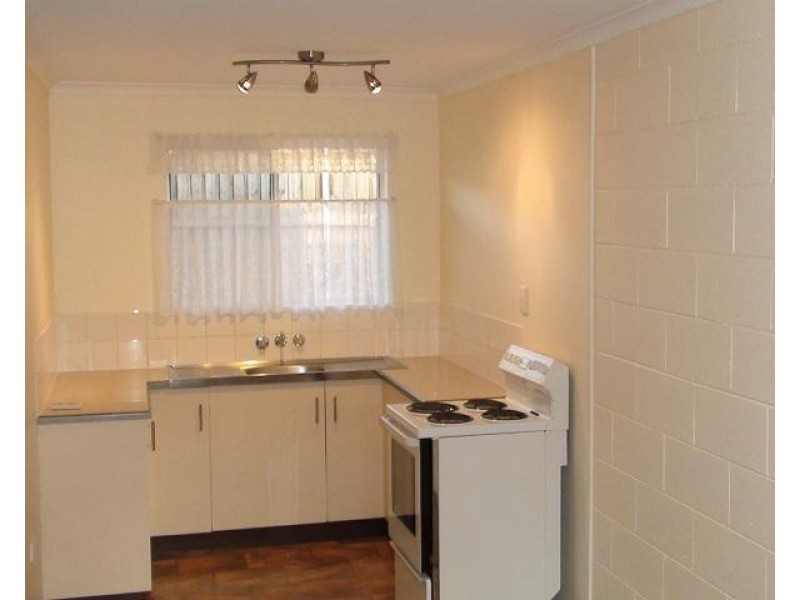 1-4/6 Wenitong Street, West Gladstone QLD 4680