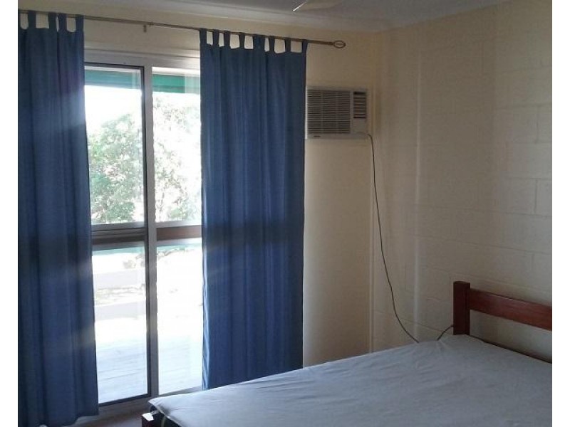 1-4/6 Wenitong Street, West Gladstone QLD 4680