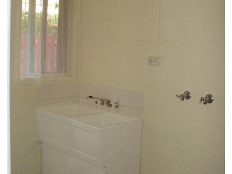 1-4/6 Wenitong Street, West Gladstone QLD 4680