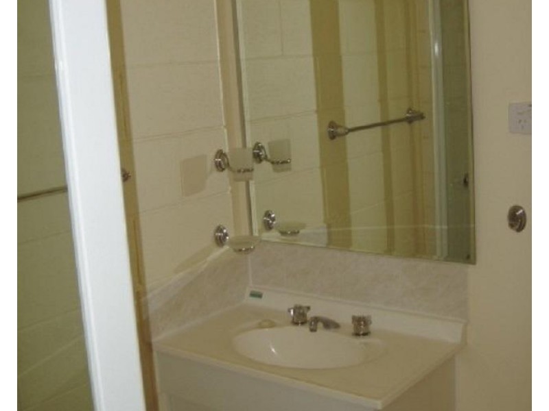 1-4/6 Wenitong Street, West Gladstone QLD 4680