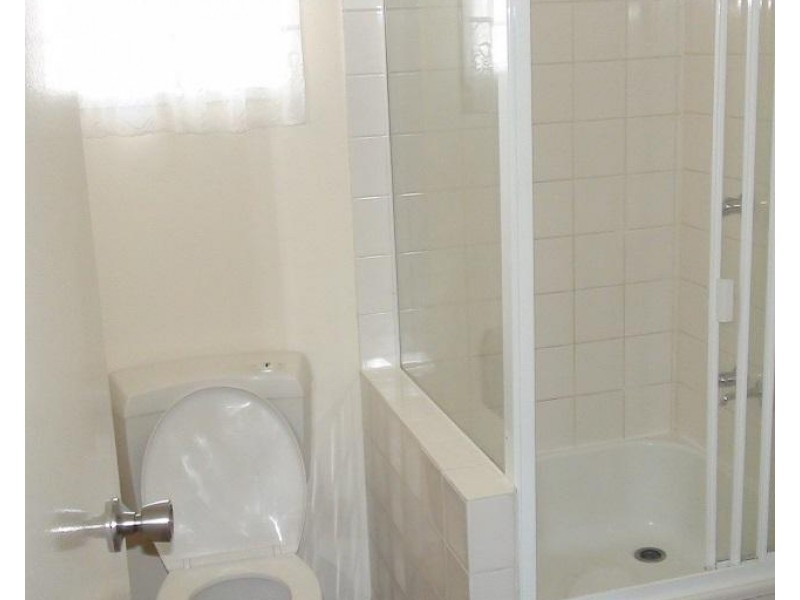 1-4/6 Wenitong Street, West Gladstone QLD 4680