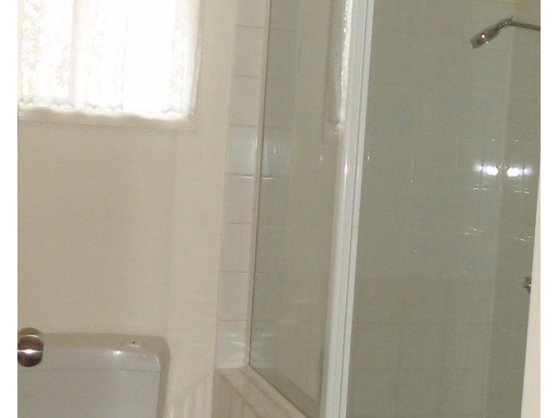 1-4/6 Wenitong Street, West Gladstone QLD 4680