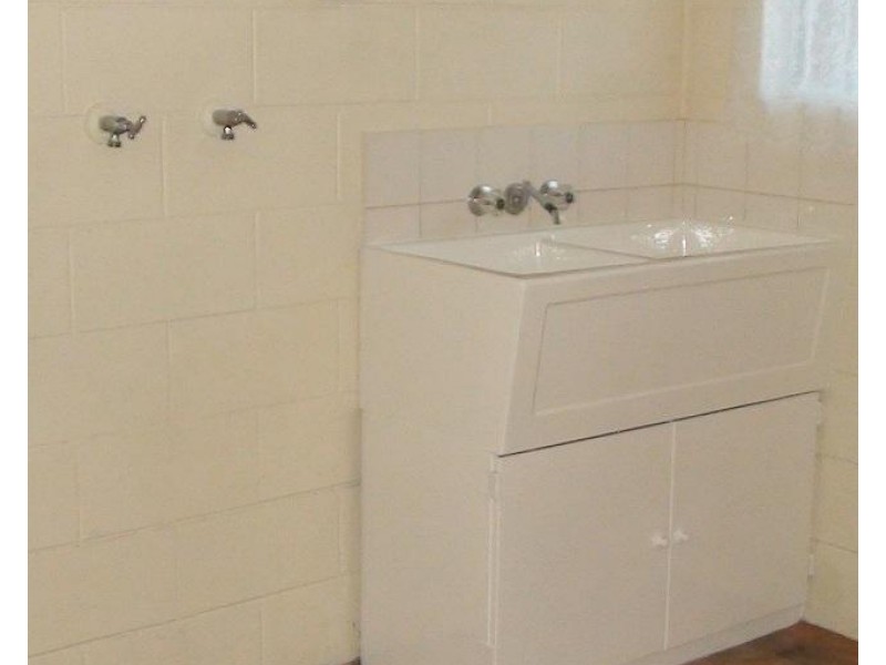 1-4/6 Wenitong Street, West Gladstone QLD 4680