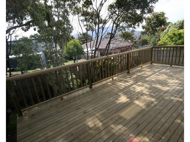 2/13 Swift Place, Kingston TAS 7050