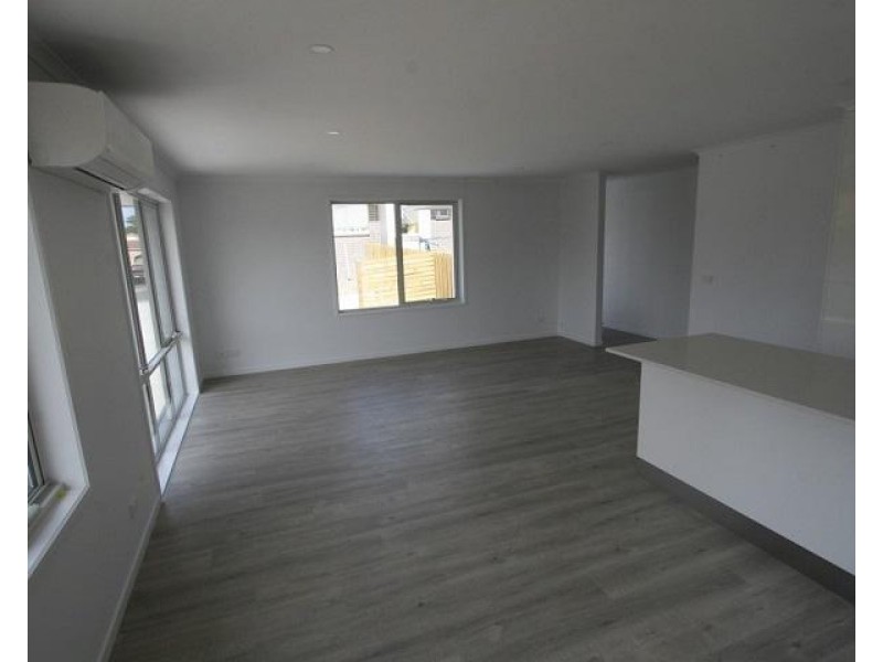 2/13 Swift Place, Kingston TAS 7050