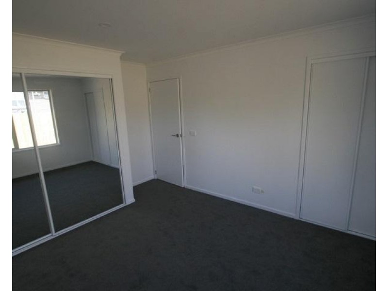 2/13 Swift Place, Kingston TAS 7050