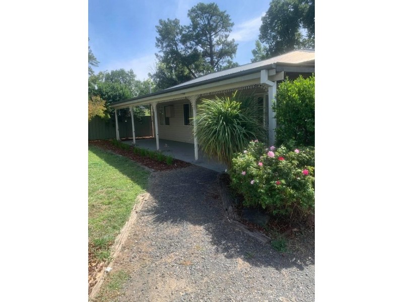 138 Capper Street, Tumut NSW 2720