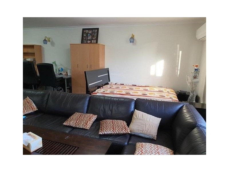 * Fifth Avenue, Rossmoyne WA 6148