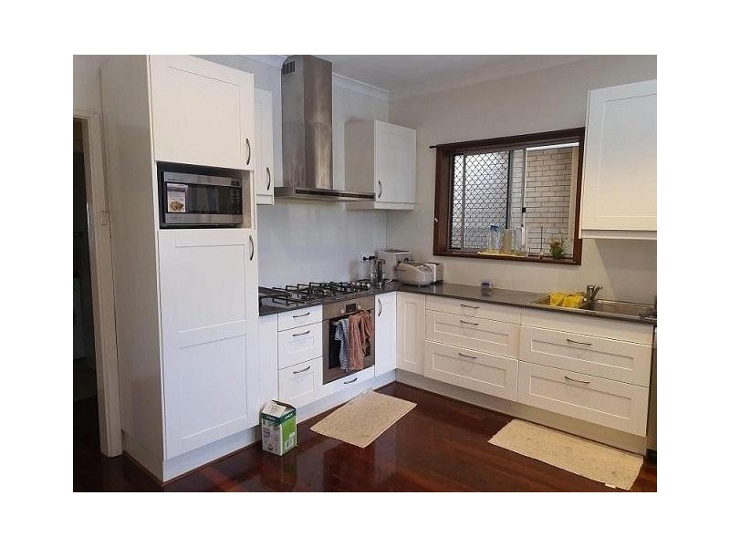 * Fifth Avenue, Rossmoyne WA 6148