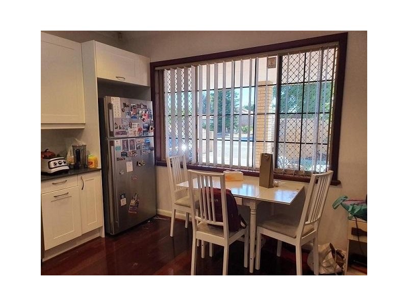 * Fifth Avenue, Rossmoyne WA 6148