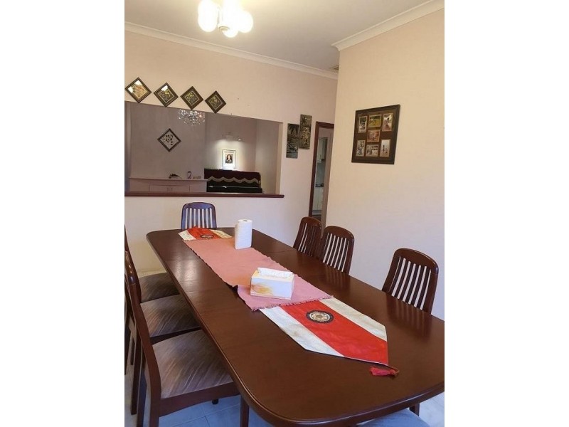 * Fifth Avenue, Rossmoyne WA 6148