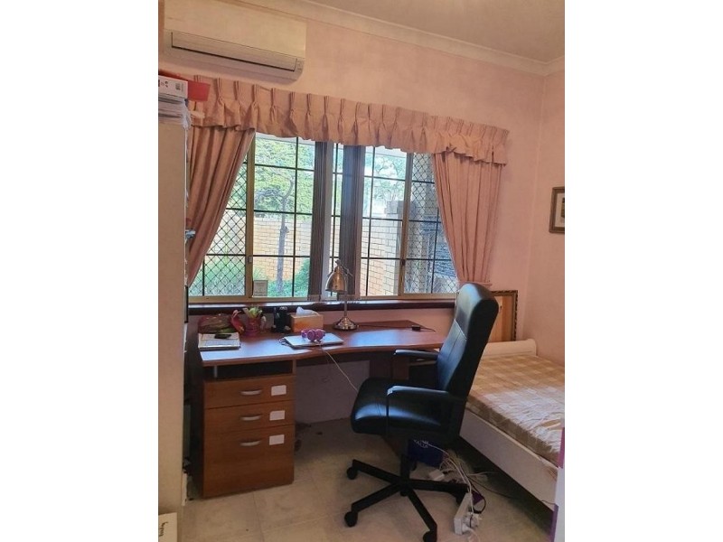 * Fifth Avenue, Rossmoyne WA 6148